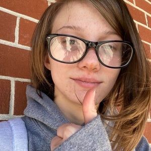 Meet your Posher, Daphne